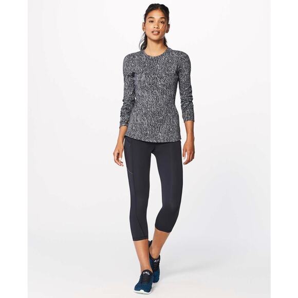 EUC Lululemon Extra Mile Long‎ Sleeve Suited Jacquard Top Black White Luon Sz 2 - Picture 9 of 16